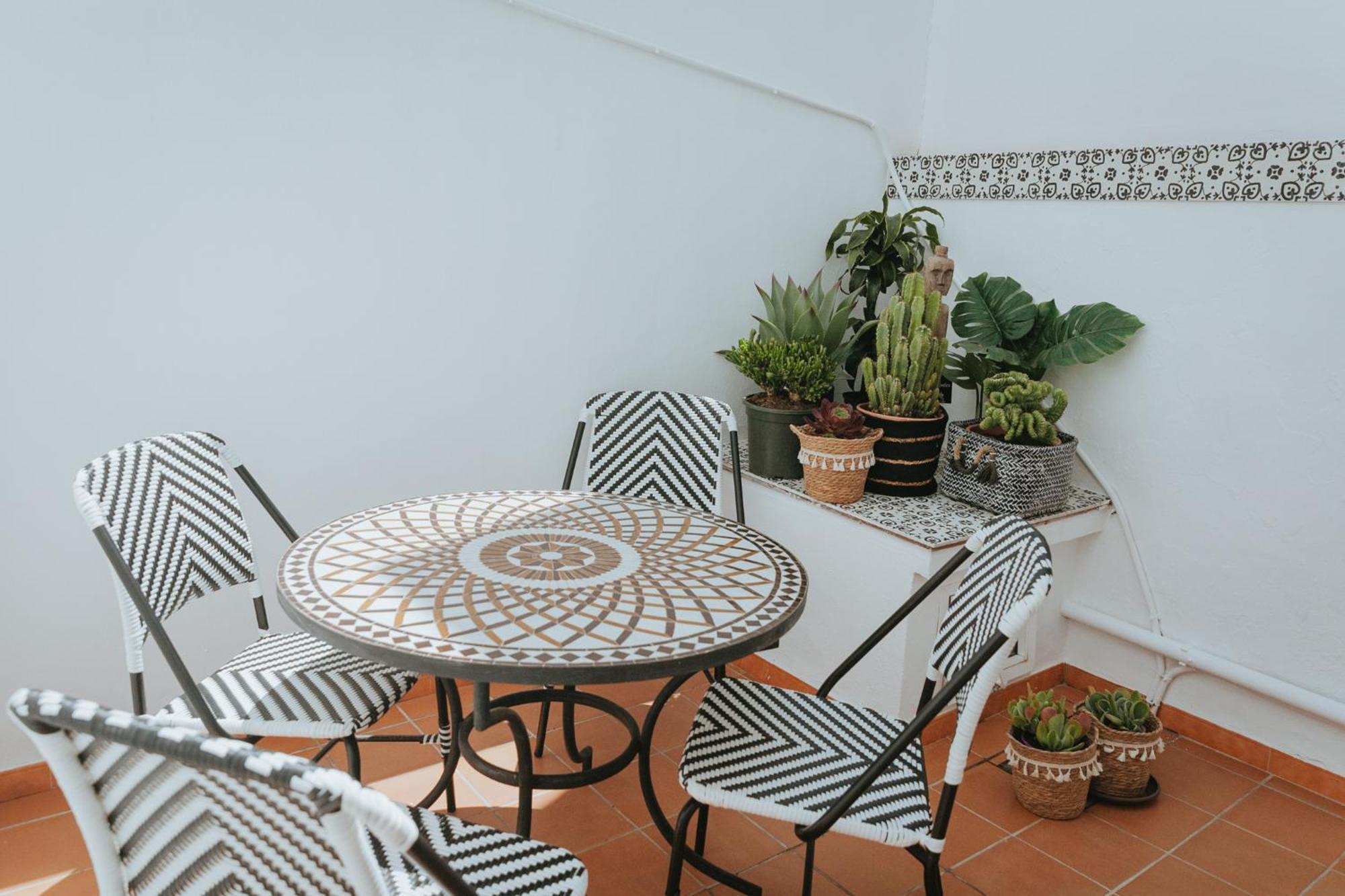 Las Flores Apartments 内尔哈 外观 照片
