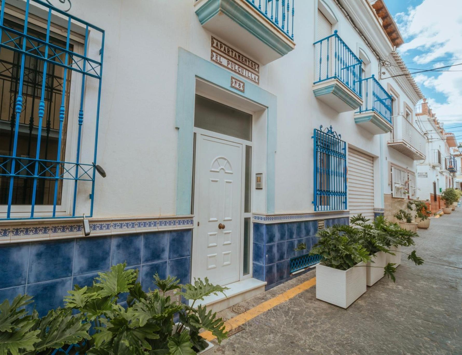 Las Flores Apartments 内尔哈 外观 照片
