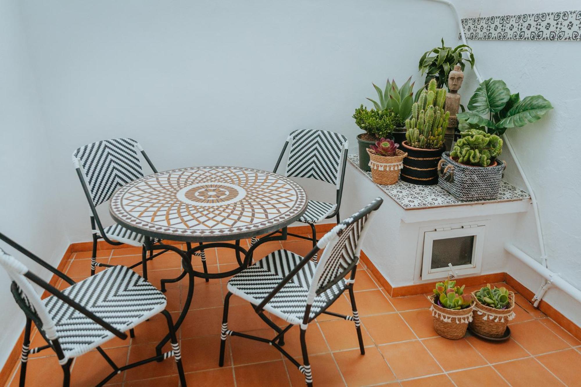 Las Flores Apartments 内尔哈 外观 照片